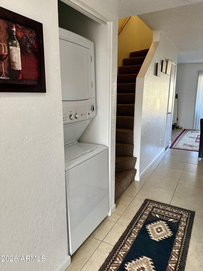 Building Photo - 1510 E 26th Ln