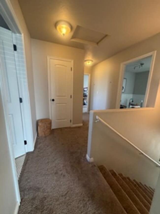 Building Photo - Beautiful 4 Bed / 2.5 Bath Home in Quiet Neighborhood
