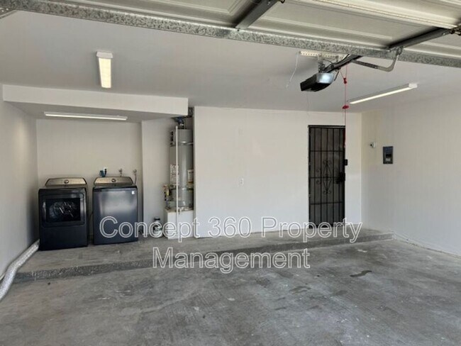Building Photo - 11226 Elliott Ave