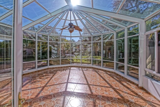 Building Photo - VERY SPACIOUS, BRIGHT & AIRY HOME W/ UNIQU...