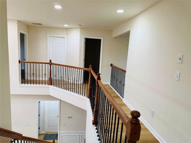 Building Photo - 830 Pimlicon Pl