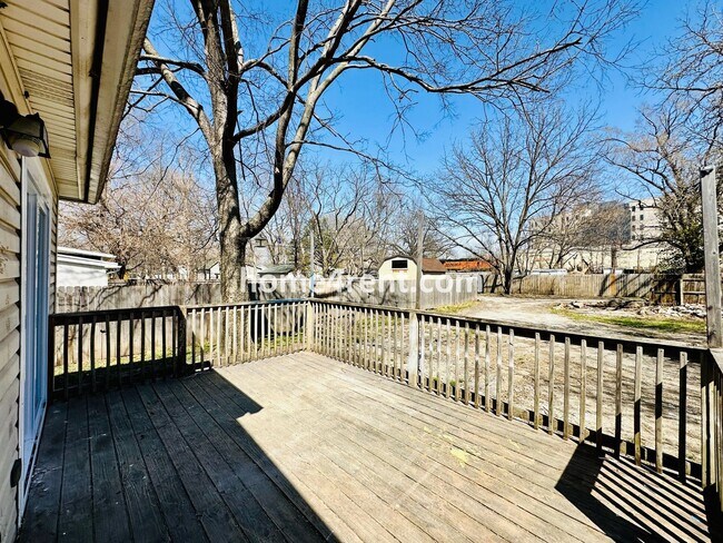 Building Photo - Updated 3 Bed, 2 Bath Ranch Home near Downtown Olathe!