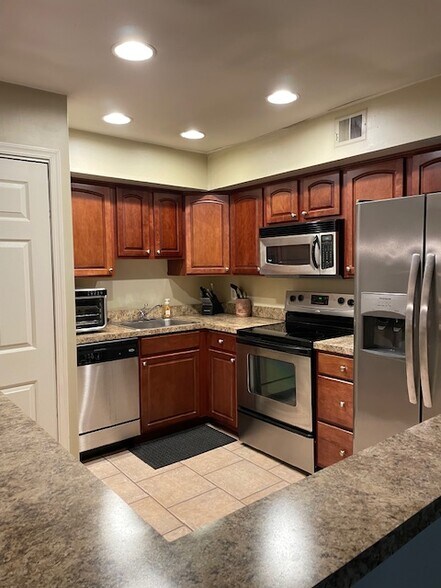 Building Photo - 12 Wingate Ct