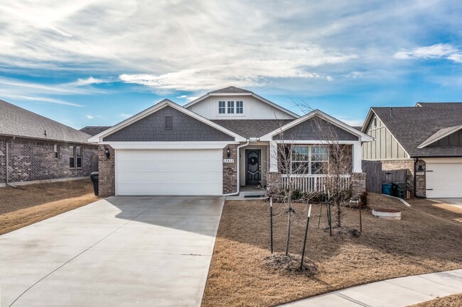 Building Photo - Stunning home in Choctaw