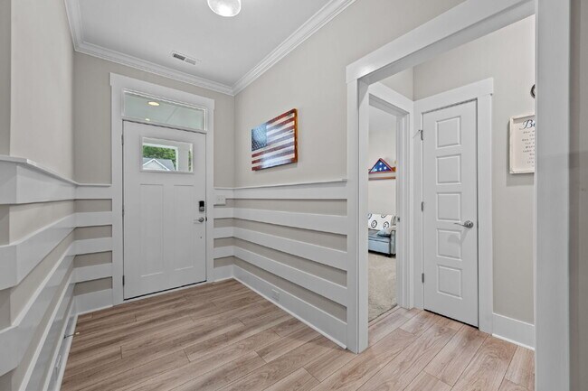 Building Photo - "Coastal Comfort Awaits: Spacious 3-Bed, 3-Bath Home in Holly Ridge!"
