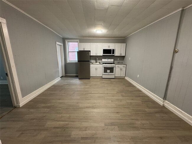 Building Photo - 28 Lydia St