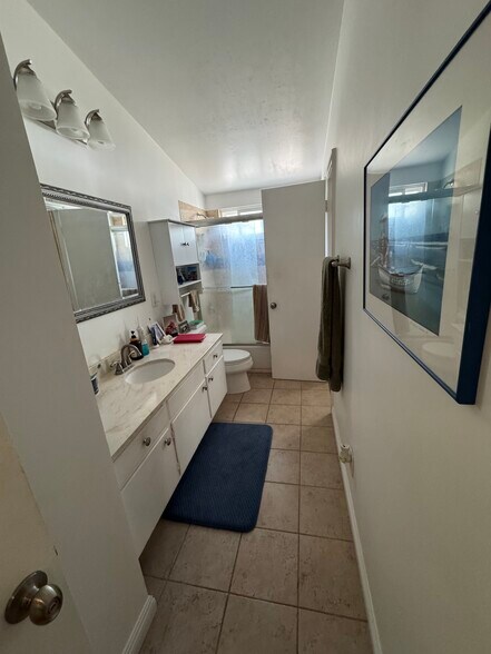 Building Photo - 148 Galsworthy St