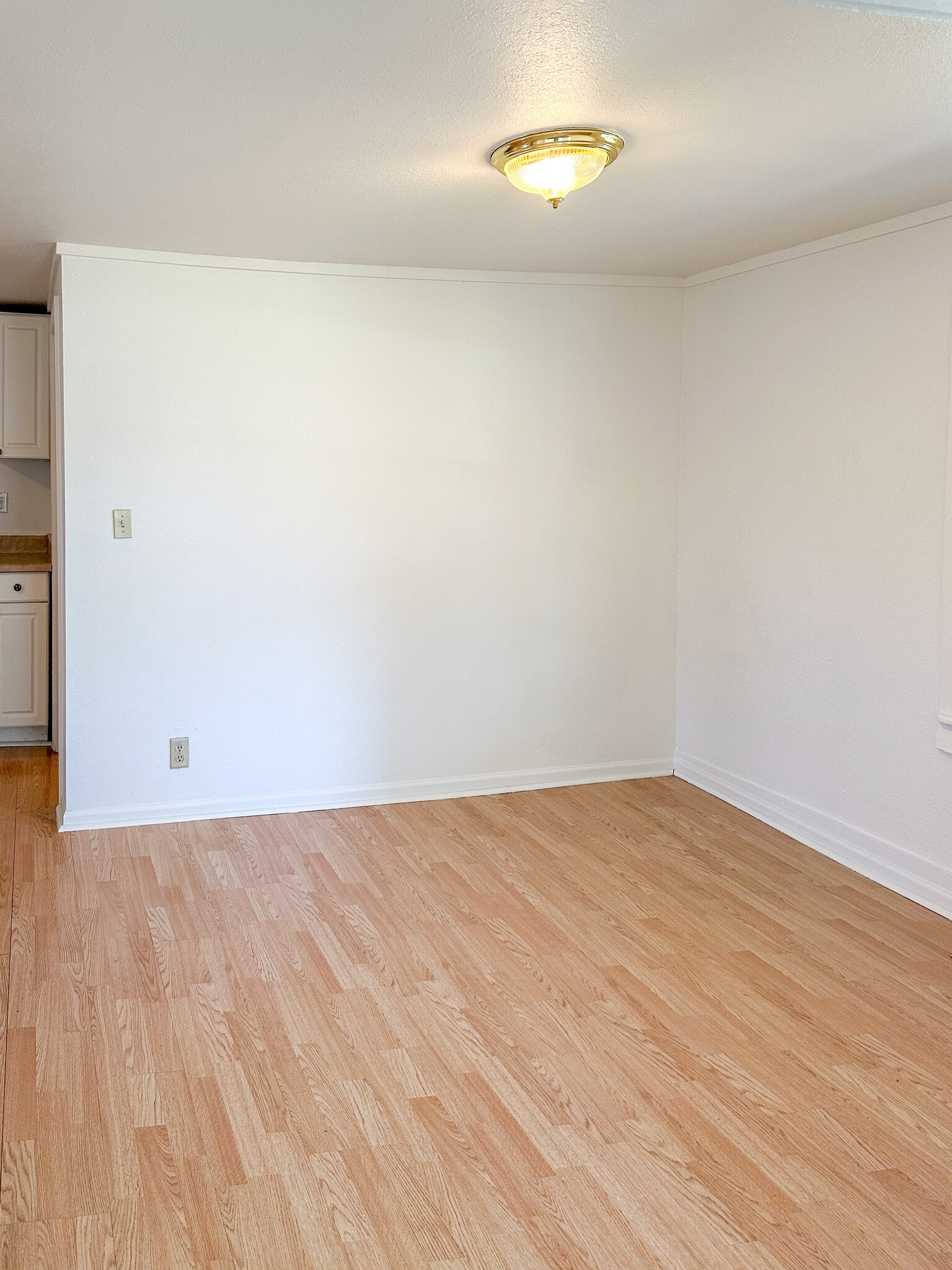 Dining Area - 950 Center St