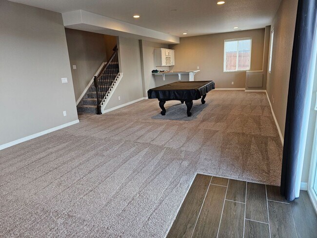 Building Photo - Beautiful 5 Bedroom, 3.5 Bath, 4 Car Garag...