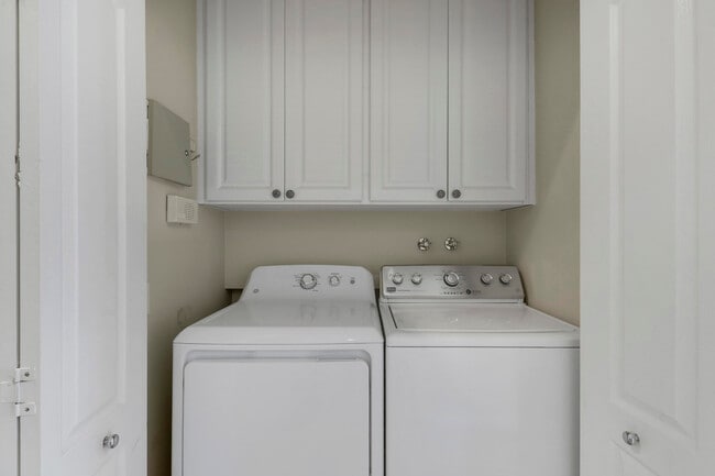 Building Photo - 6 Oakleaf Ct