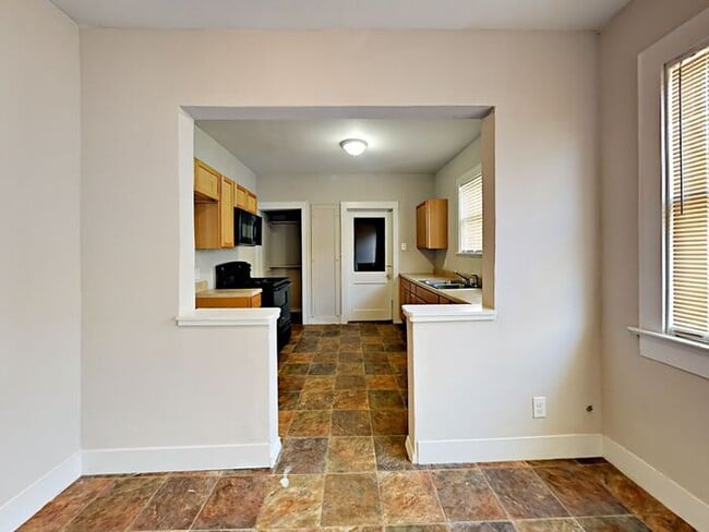 Building Photo - No Application Fee* Plus $250 Off First 2 ...