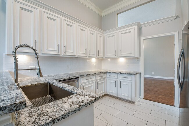 Building Photo - 21818 Windsor Castle Dr