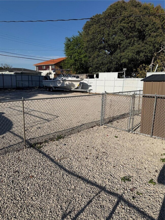 Building Photo - 217 E 48th St