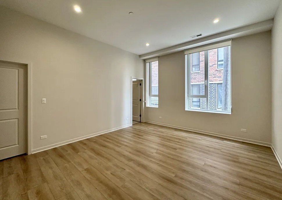 Building Photo - 6340 W Belmont Ave