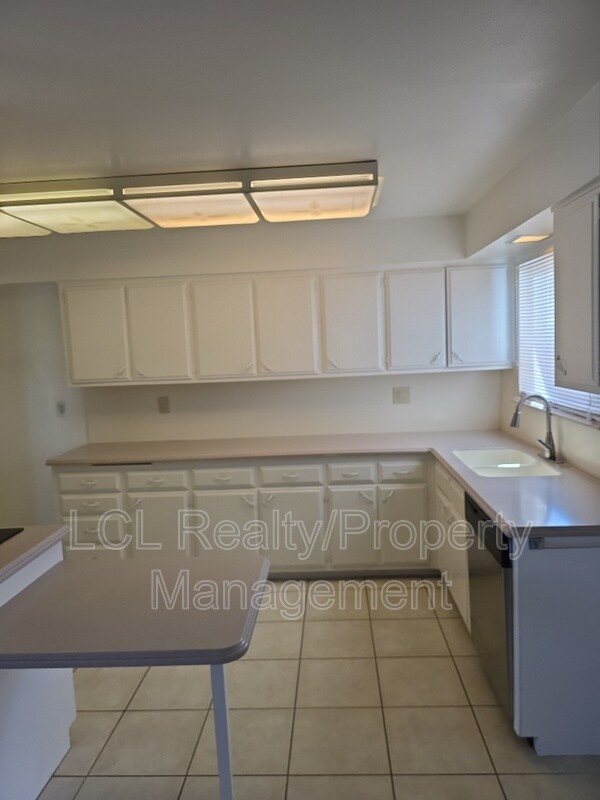 Building Photo - 26201 Fountain Bleu Dr