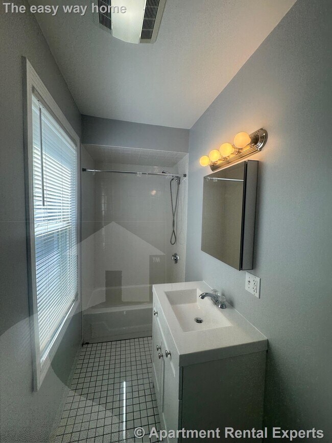 Building Photo - 516 R Somerville Ave