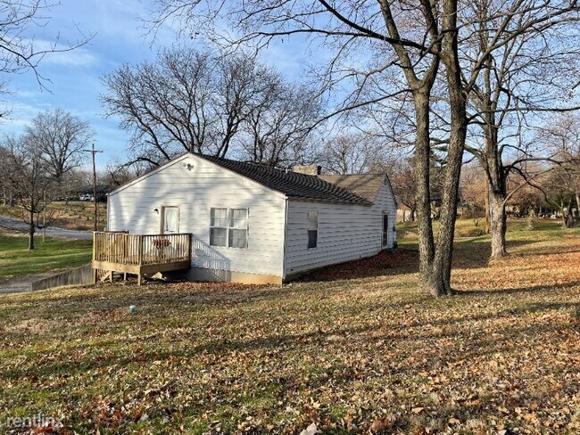 Building Photo - 3 br, 2 bath House - 1123 NE Russell Rd