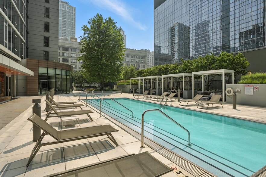 Building Photo - 37 W Randolph St