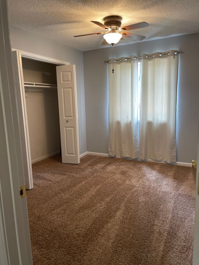 Building Photo - 2 bed, 2 bath South Columbia