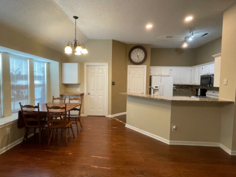 Building Photo - 2420 Creek Crossing Ct