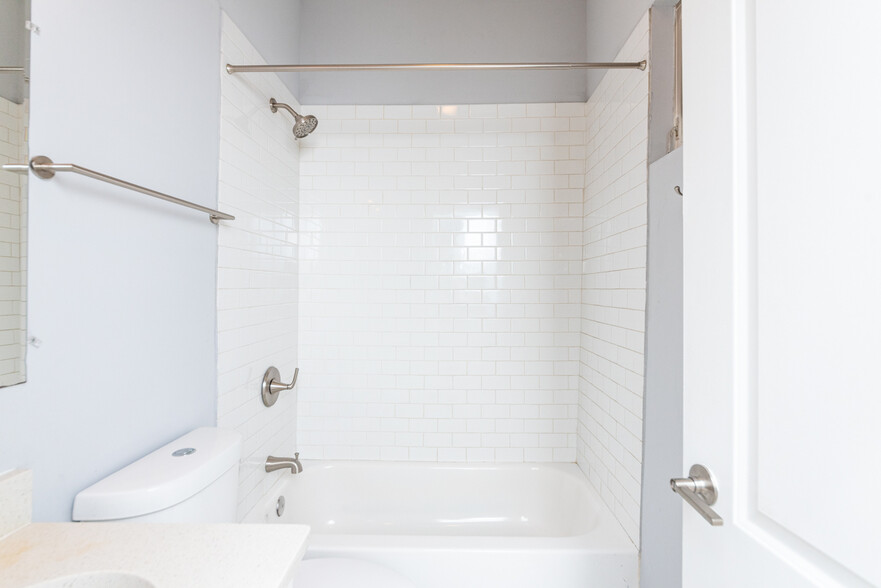 Building Photo - 1728 W 21st Pl