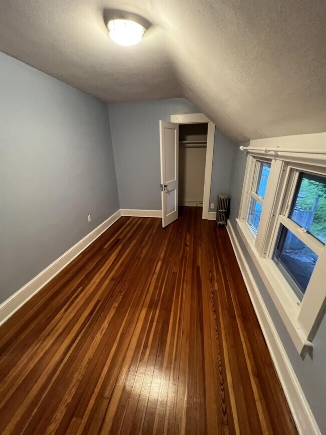 Building Photo - 519 School St