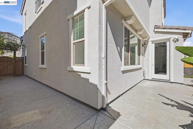Building Photo - 33 Roccolino Ln