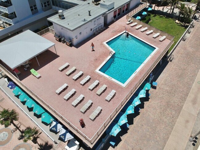 Building Photo - 3111 N Ocean Dr