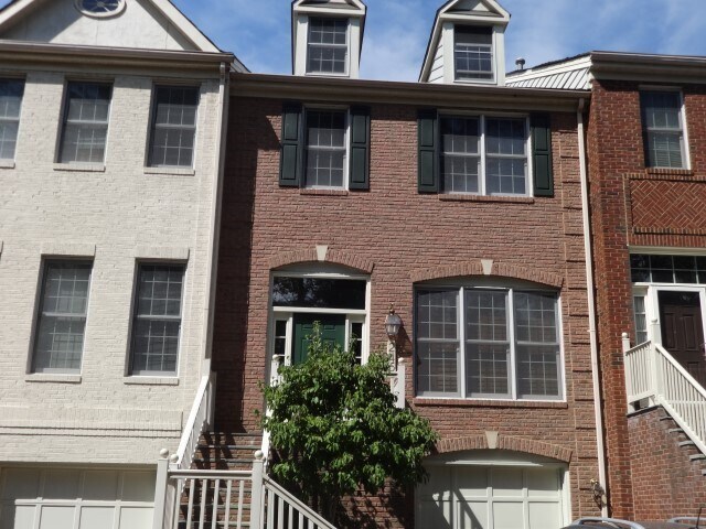 Building Photo - LUXURIOUS MAGRUDER BUILT TOWNHOME