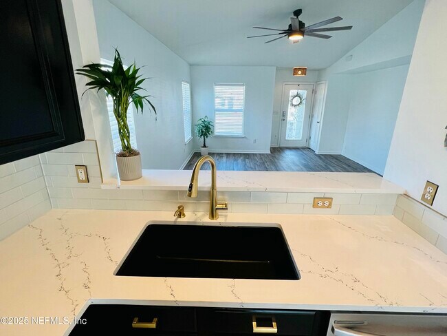 Building Photo - 469 Monet Ave