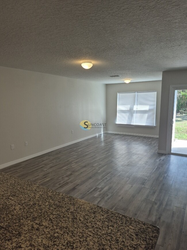 Building Photo - Gorgeous 3BR/2BA Duplex for Rent!