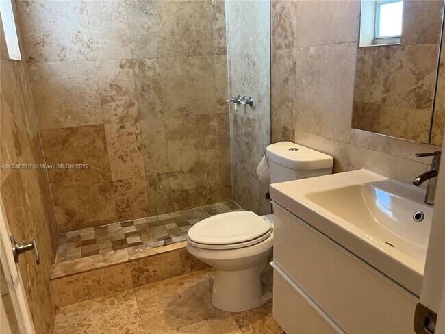 Building Photo - 1610 Lenox Ave