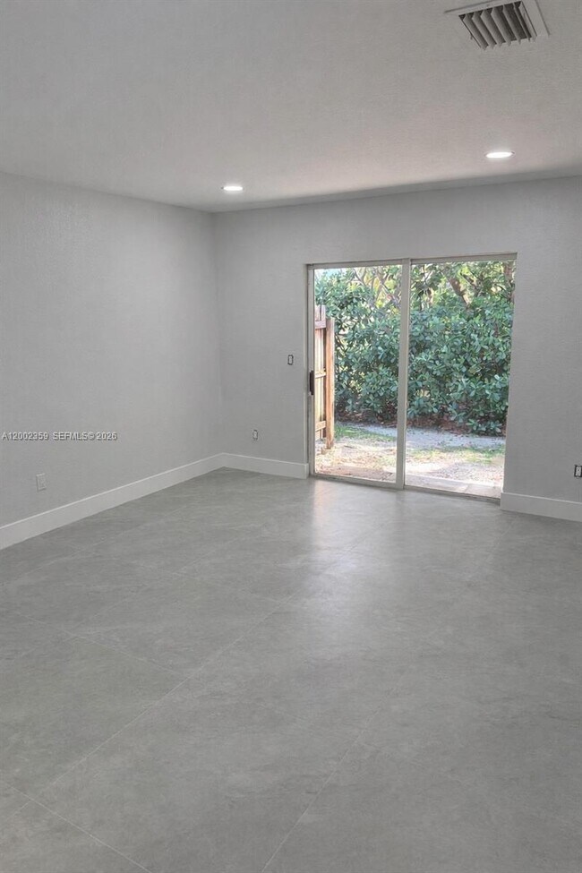 Building Photo - 7608 NW 38th Ct