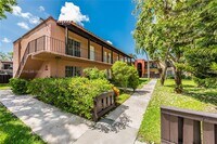 Building Photo - 10784 N Kendall Dr