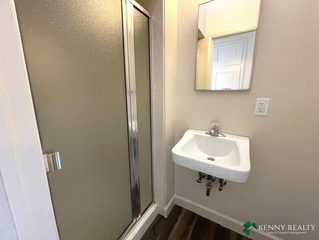 Building Photo - Remodeled 3 Bedroom, 2 Bath in South San Francisco off of Hillside