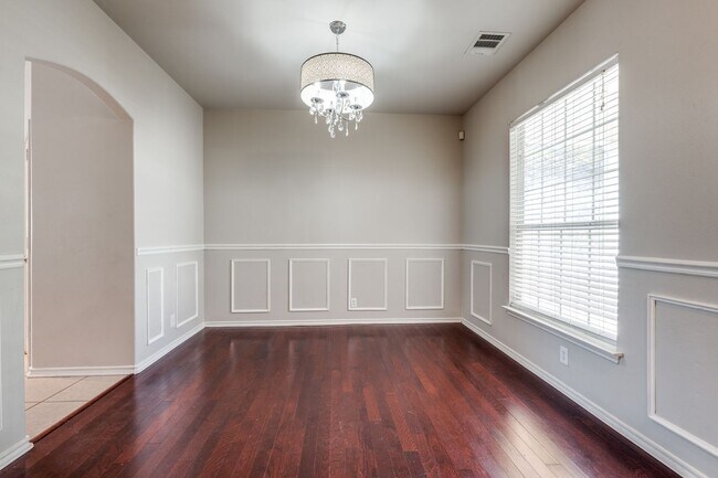 Building Photo - 3-BEDROOM HOME IN GATED COMMUNITY