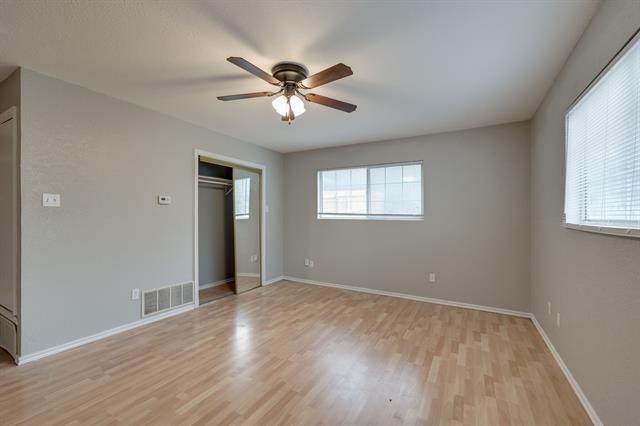 Building Photo - 5320 Lovell Ave