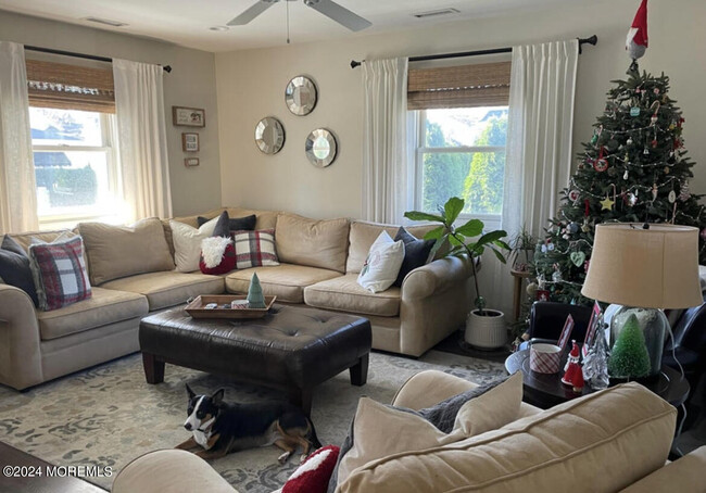 Building Photo - 509 Laurel Ave