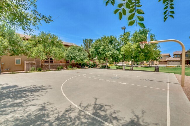 Building Photo - Lovely home in cul-de-sac lot with fenced pool!