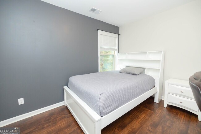 Building Photo - 7245 Heritage Oak Ct