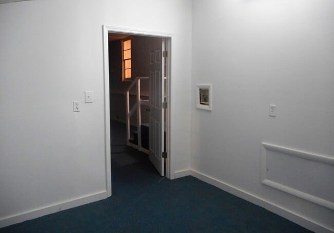 Building Photo - 820 Oakdale Rd