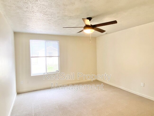 Building Photo - 725 Chatsworth Dr