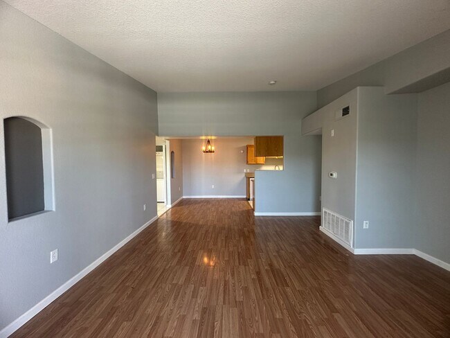 Building Photo - 2 bedroom Condo