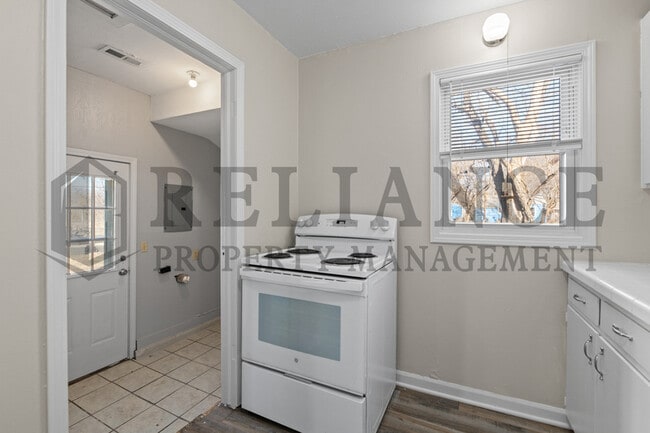 Building Photo - 224 Grover Ave