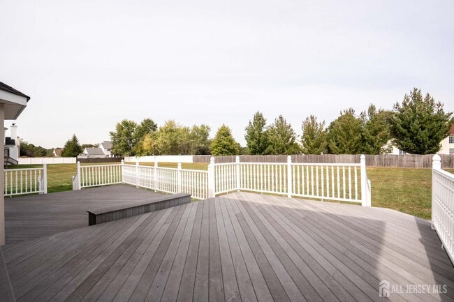 Building Photo - 27 Samantha Dr