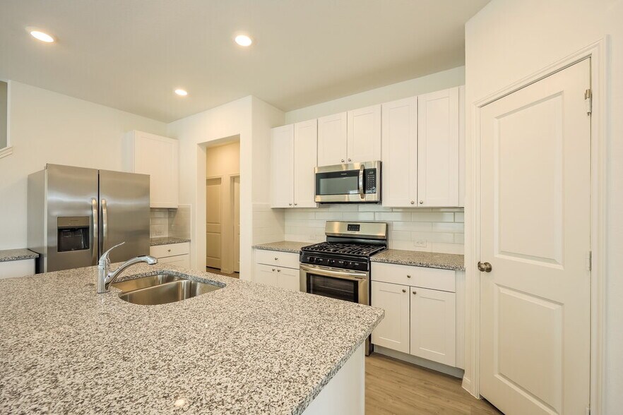 Building Photo - 9920 Pears Ml