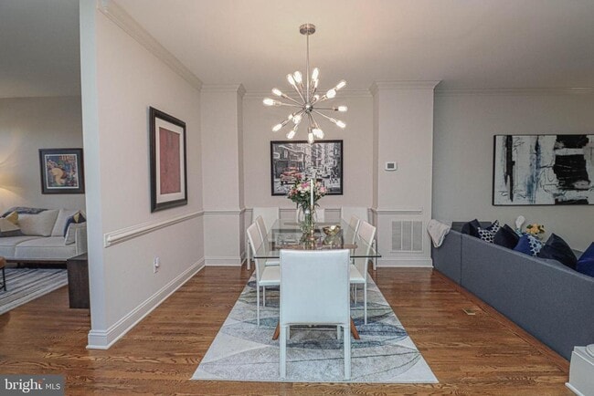 Building Photo - 1596 N Colonial Terrace