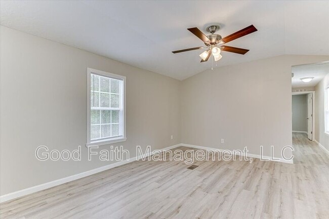 Building Photo - 2056 Louisa Rd