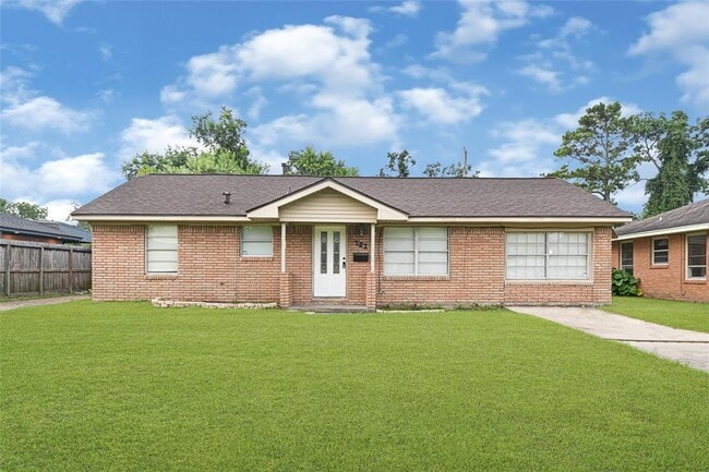 Primary Photo - 702 Alta Vista Dr