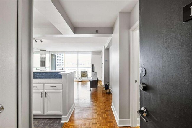 Building Photo - 620 Peachtree St NE